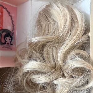 Blonde Wavy Hair Extension